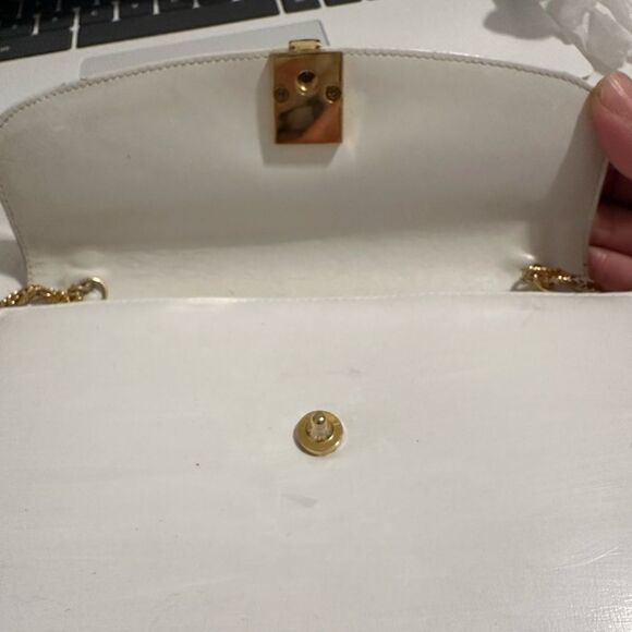 Gucci White and Gold Crossbody Bag with Flap Design - Picture 10 of 11